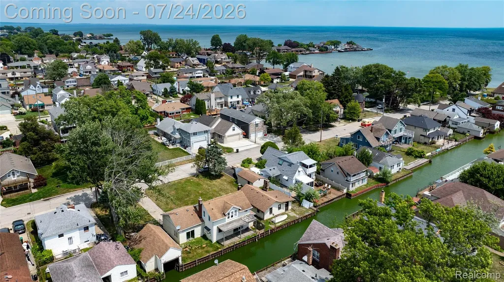 22464 Beach Street St. Clair Shores City MI 48081