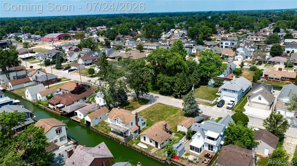 22464 Beach Street St. Clair Shores City MI 48081