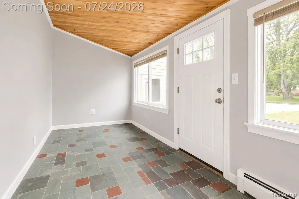 22464 Beach Street St. Clair Shores City MI 48081