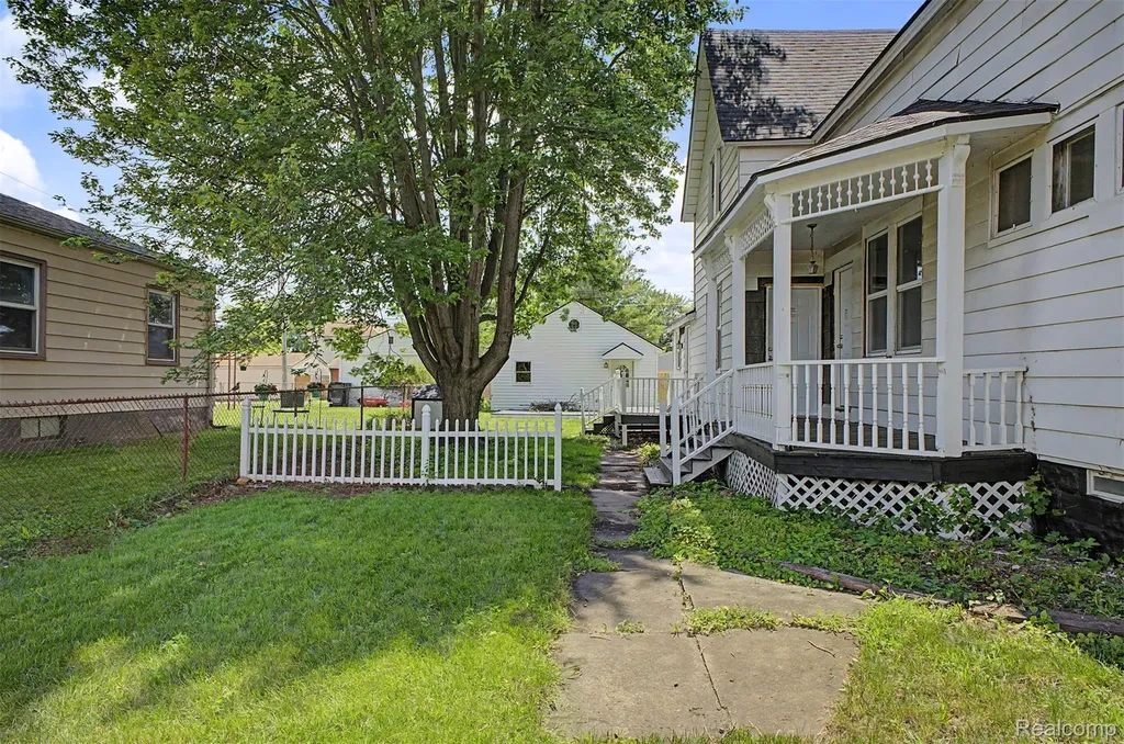 725 Eureka Road Wyandotte City MI 48192