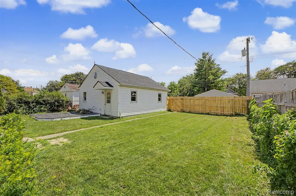 725 Eureka Road Wyandotte City MI 48192