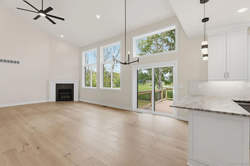 2934 W Walton Boulevard Waterford Charter Township MI 48329