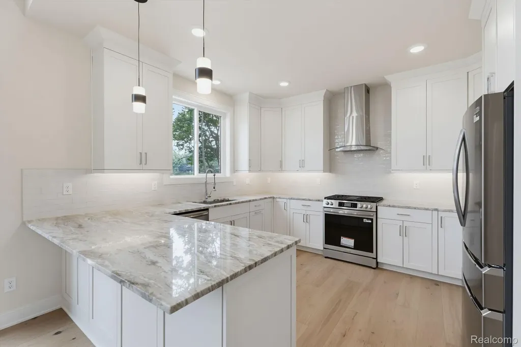 2934 W Walton Boulevard Waterford Charter Township MI 48329