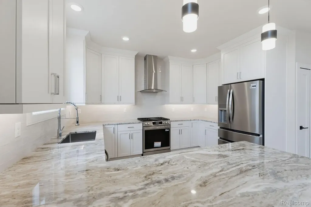 2934 W Walton Boulevard Waterford Charter Township MI 48329
