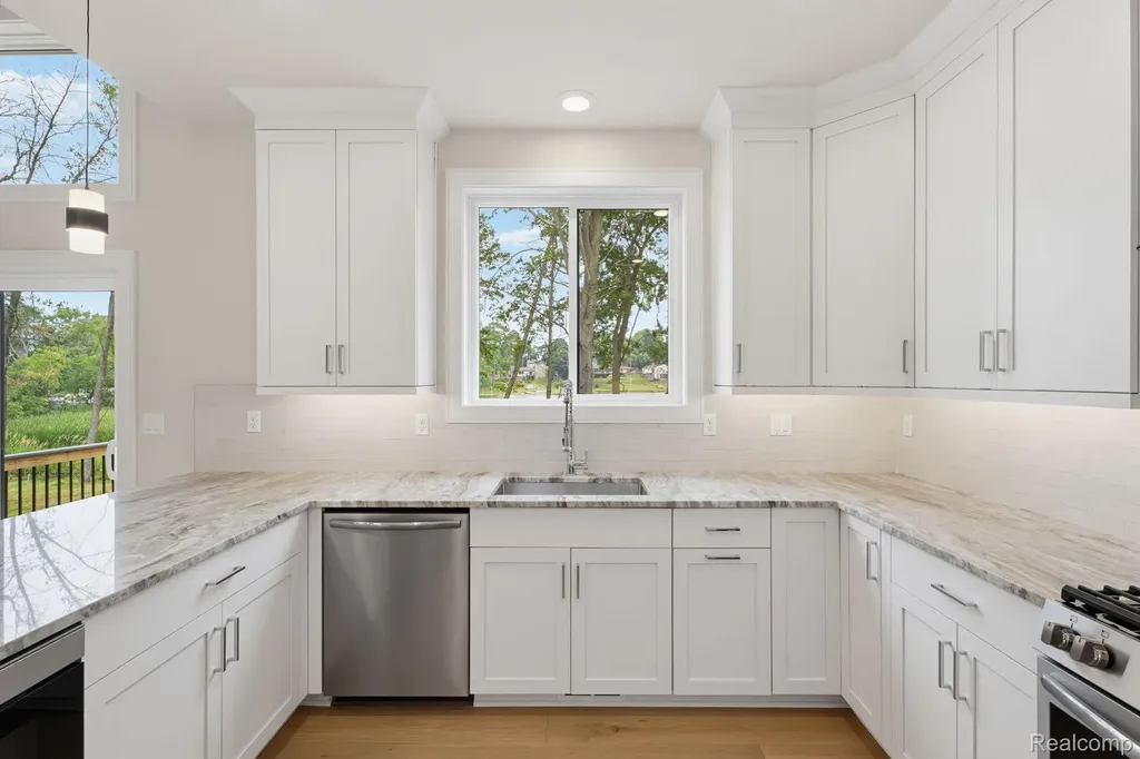 2934 W Walton Boulevard Waterford Charter Township MI 48329