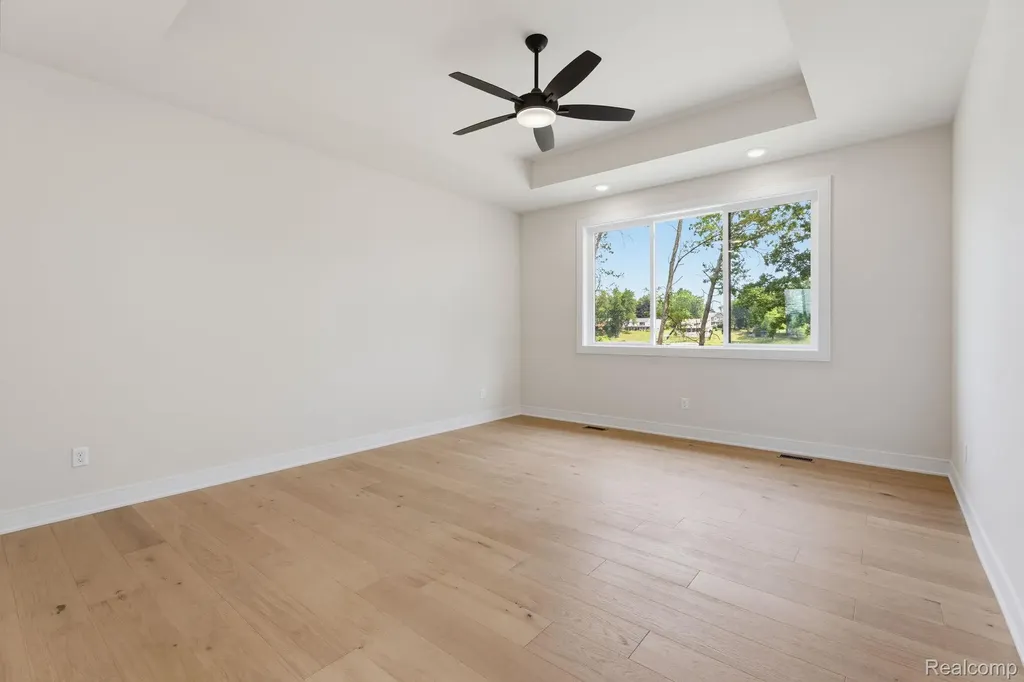 2934 W Walton Boulevard Waterford Charter Township MI 48329