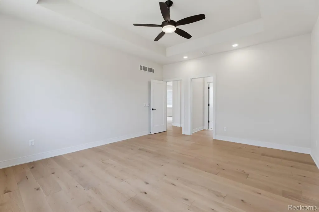 2934 W Walton Boulevard Waterford Charter Township MI 48329