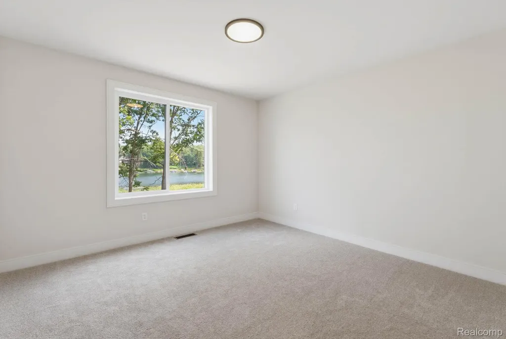 2934 W Walton Boulevard Waterford Charter Township MI 48329