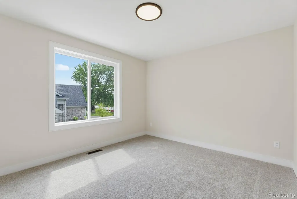 2934 W Walton Boulevard Waterford Charter Township MI 48329