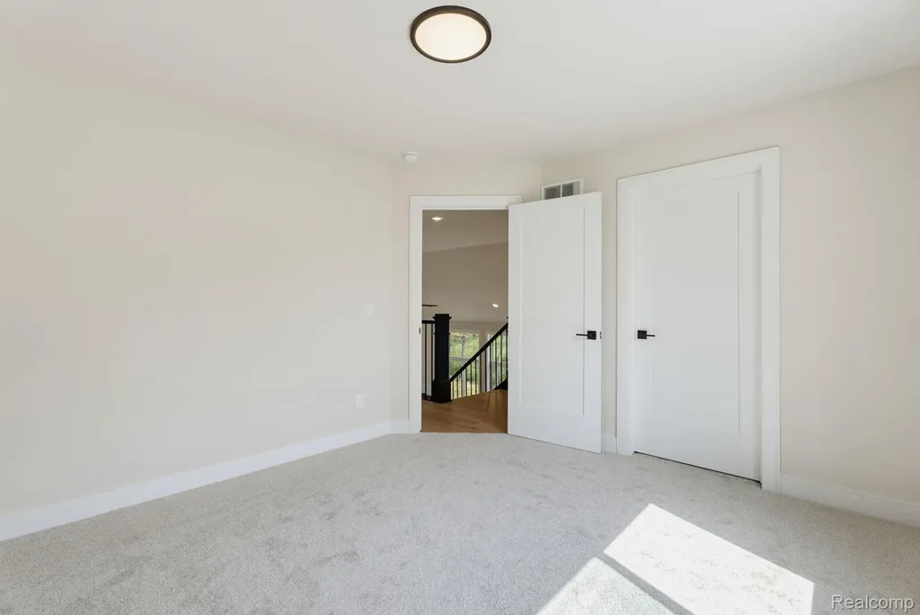 2934 W Walton Boulevard Waterford Charter Township MI 48329