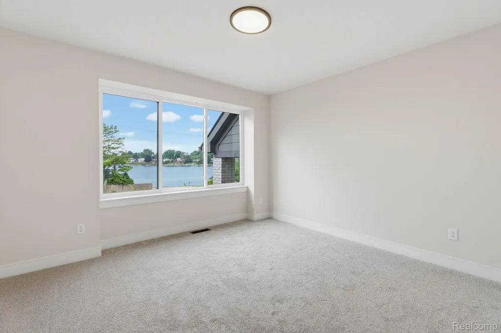 2934 W Walton Boulevard Waterford Charter Township MI 48329