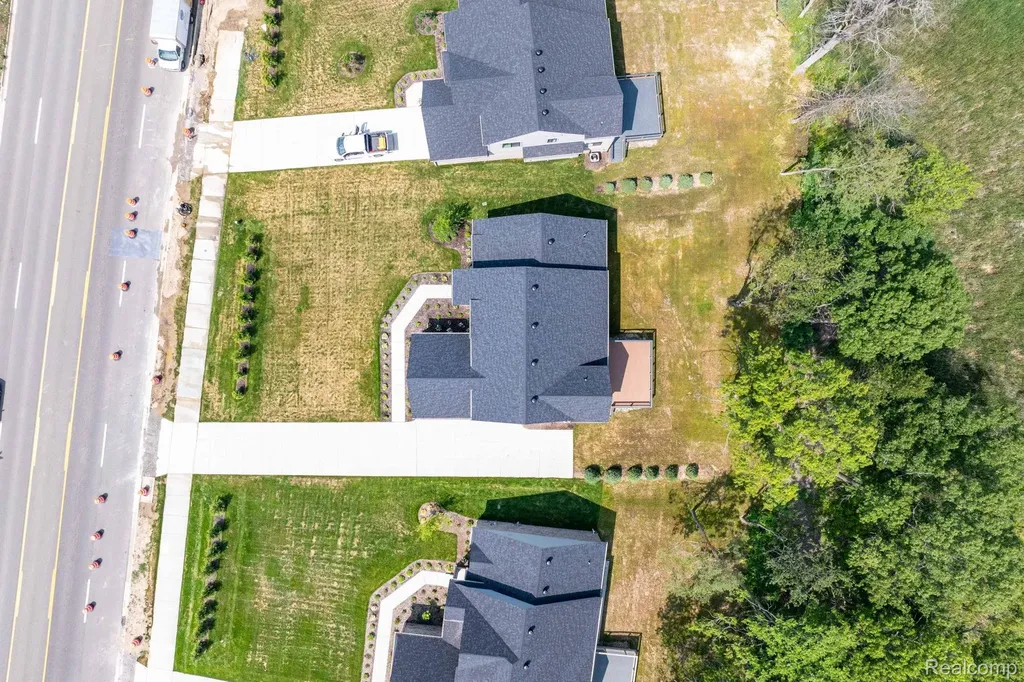 2934 W Walton Boulevard Waterford Charter Township MI 48329