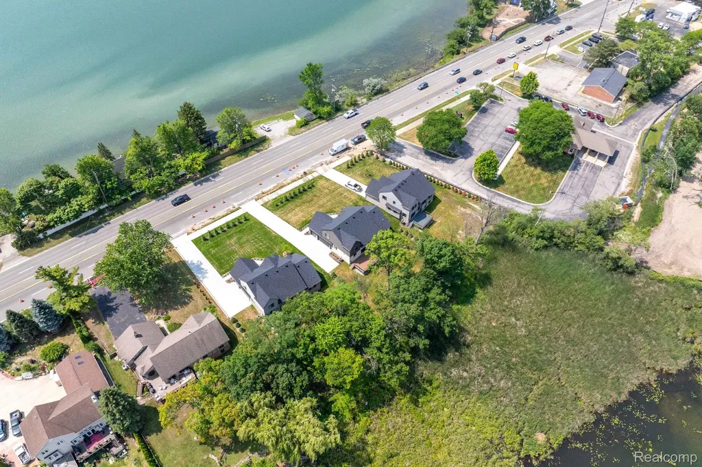 2934 W Walton Boulevard Waterford Charter Township MI 48329