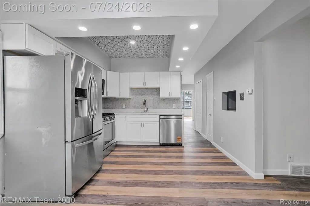 19615 Eastwood Drive Harper Woods City MI 48225