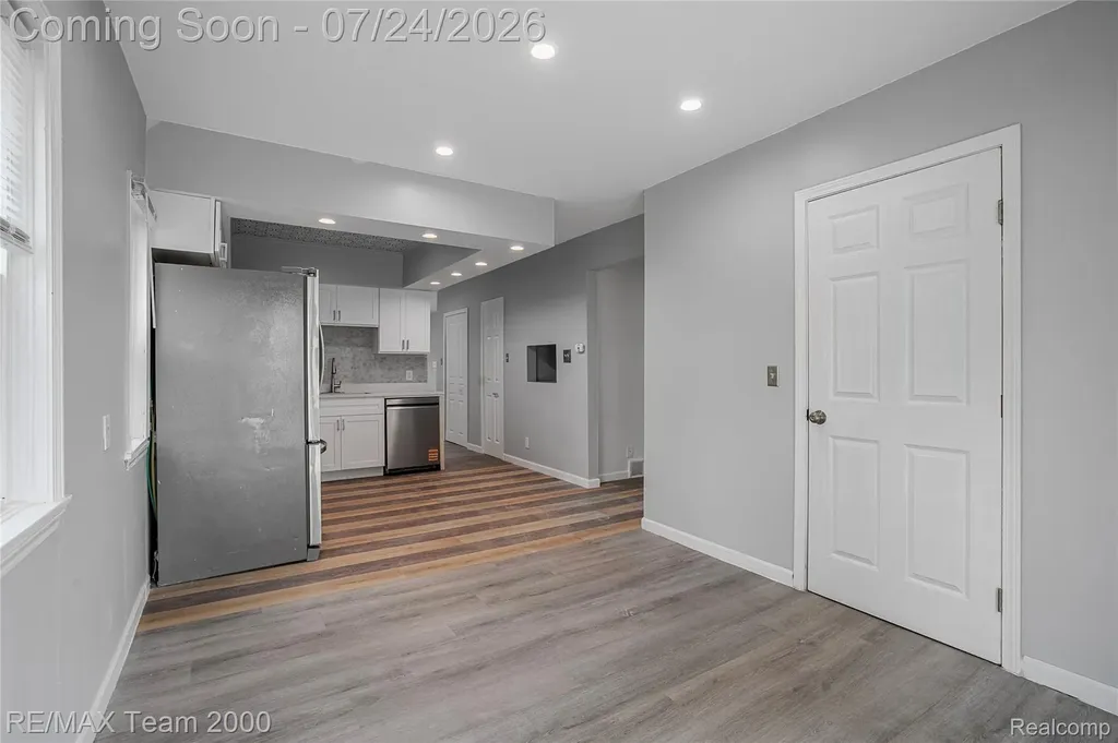 19615 Eastwood Drive Harper Woods City MI 48225