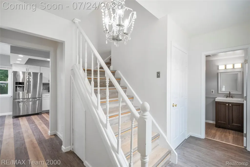 19615 Eastwood Drive Harper Woods City MI 48225