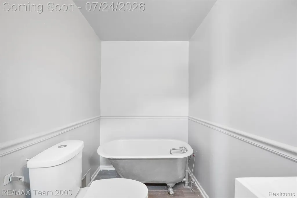 19615 Eastwood Drive Harper Woods City MI 48225