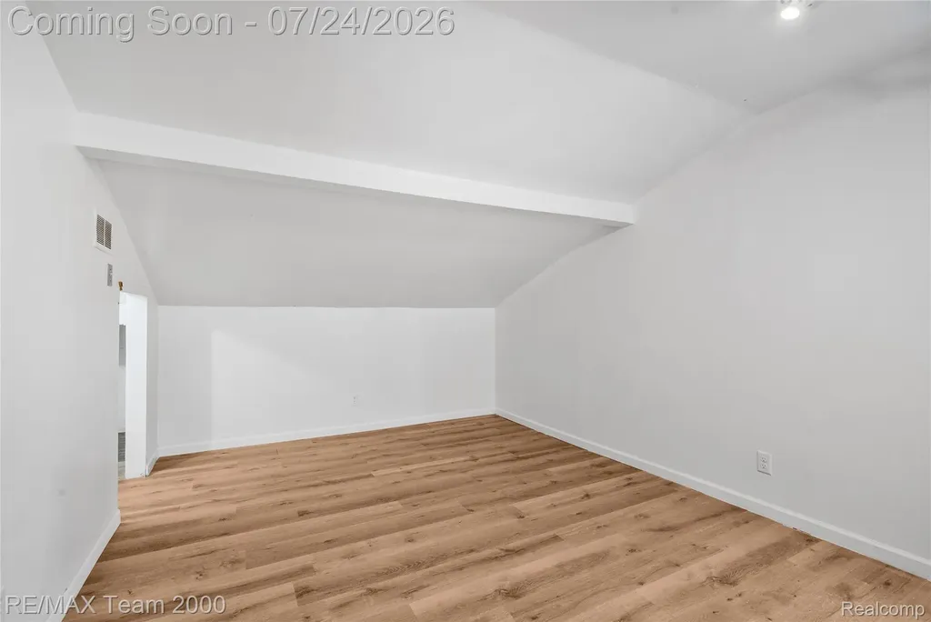 19615 Eastwood Drive Harper Woods City MI 48225