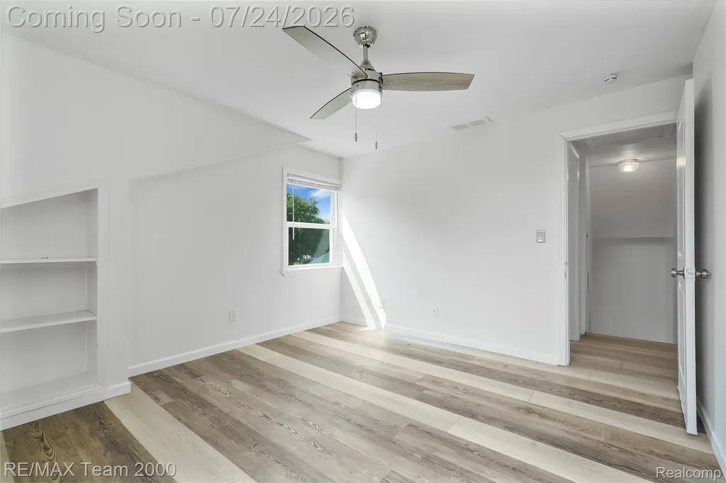 19615 Eastwood Drive Harper Woods City MI 48225