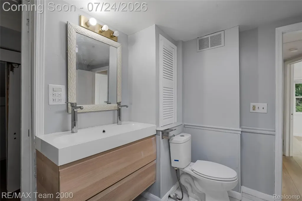 19615 Eastwood Drive Harper Woods City MI 48225