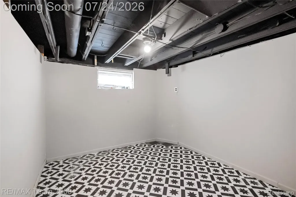 19615 Eastwood Drive Harper Woods City MI 48225