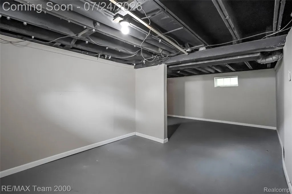 19615 Eastwood Drive Harper Woods City MI 48225