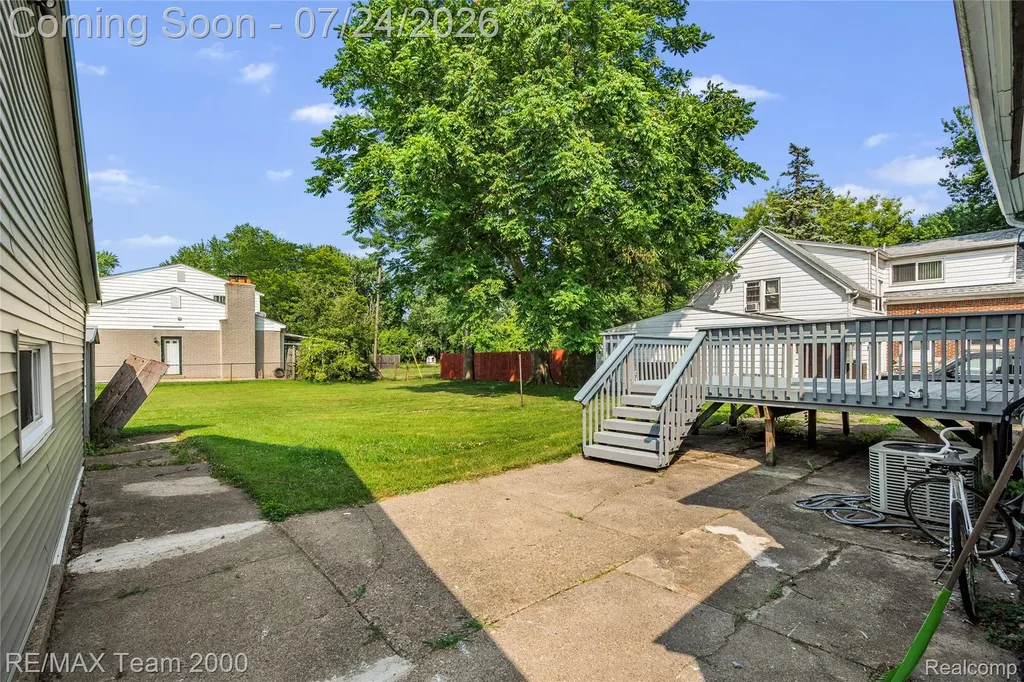 19615 Eastwood Drive Harper Woods City MI 48225