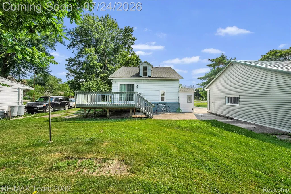 19615 Eastwood Drive Harper Woods City MI 48225