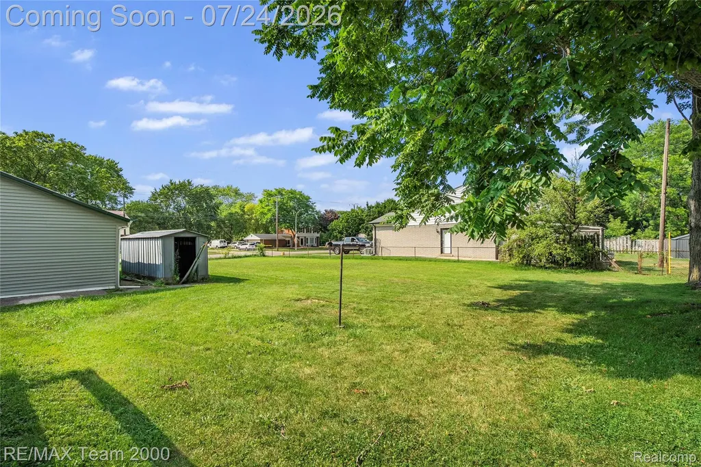19615 Eastwood Drive Harper Woods City MI 48225
