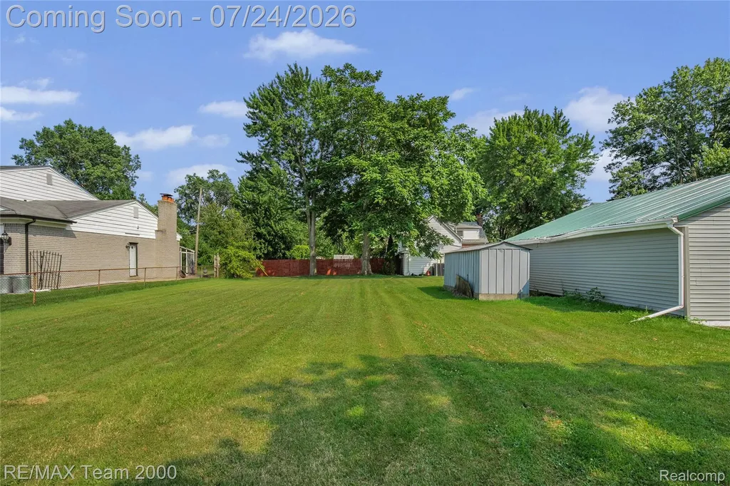 19615 Eastwood Drive Harper Woods City MI 48225