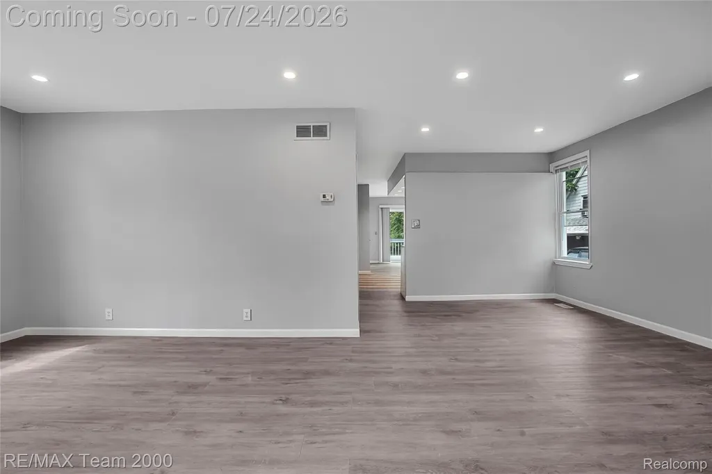 19615 Eastwood Drive Harper Woods City MI 48225