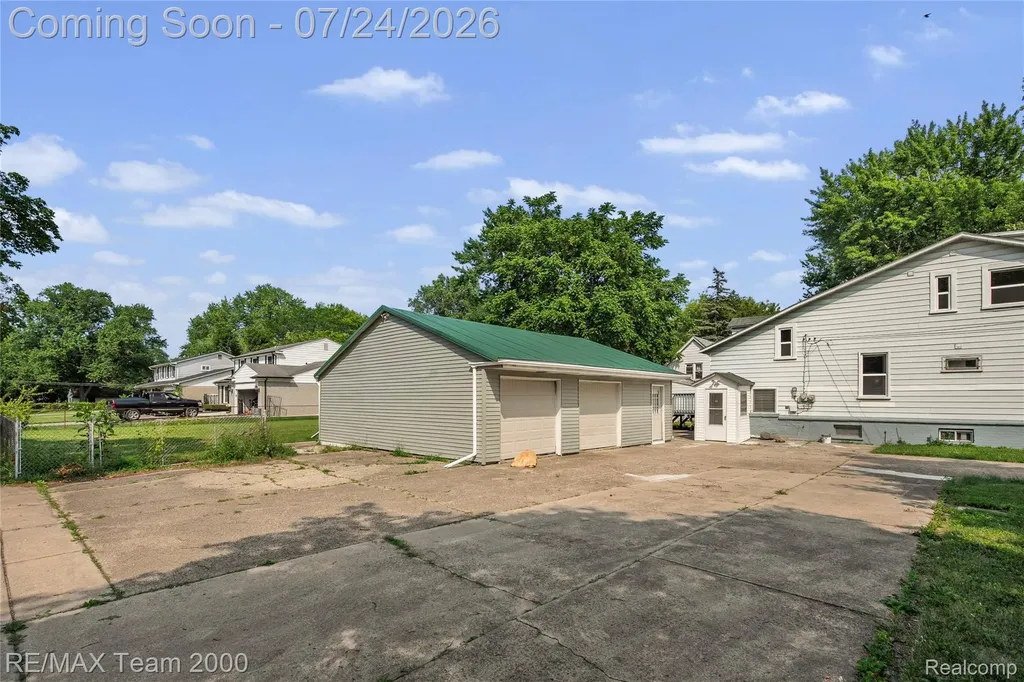 19615 Eastwood Drive Harper Woods City MI 48225