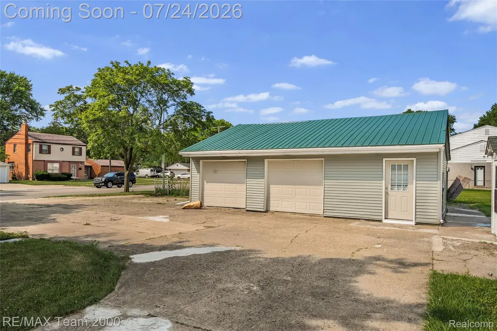 19615 Eastwood Drive Harper Woods City MI 48225
