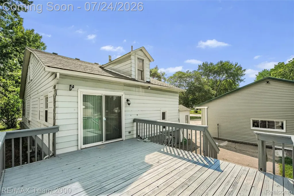 19615 Eastwood Drive Harper Woods City MI 48225