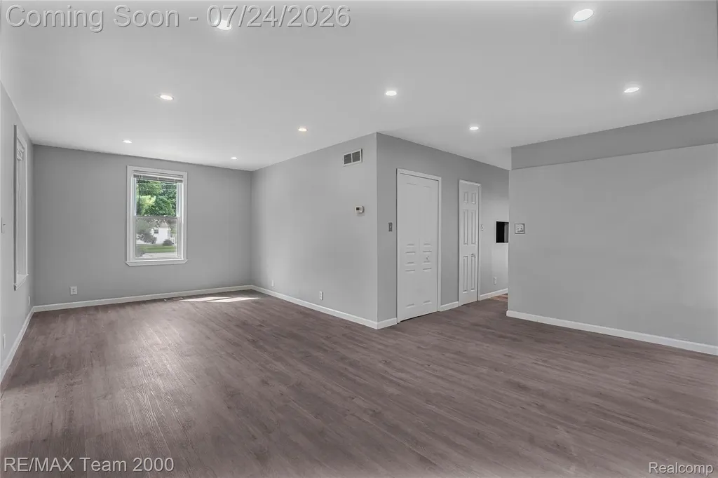 19615 Eastwood Drive Harper Woods City MI 48225