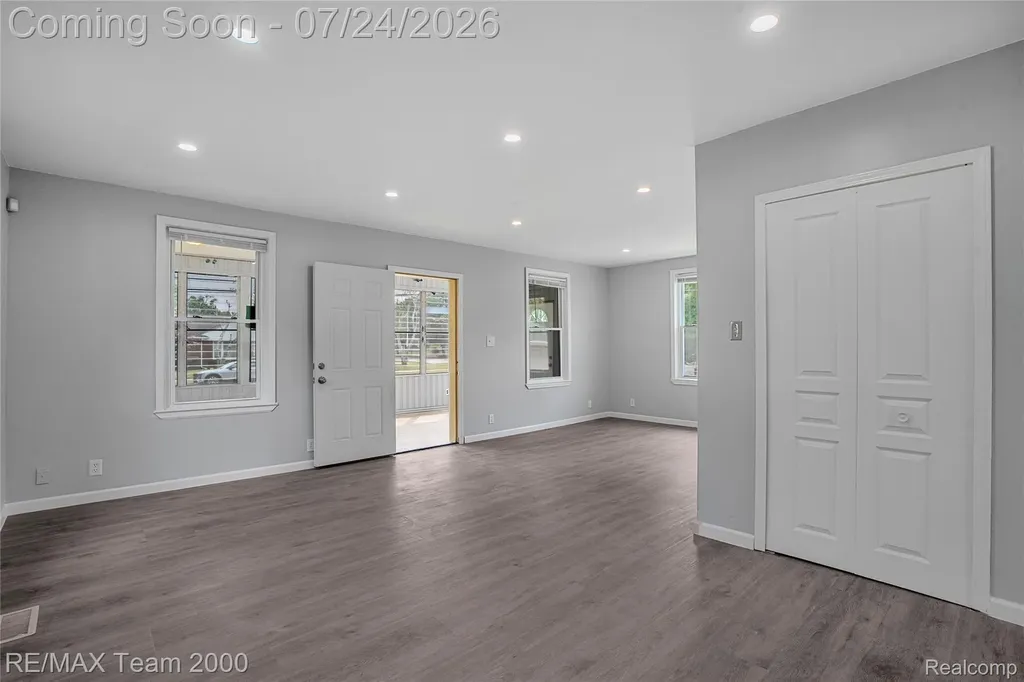 19615 Eastwood Drive Harper Woods City MI 48225