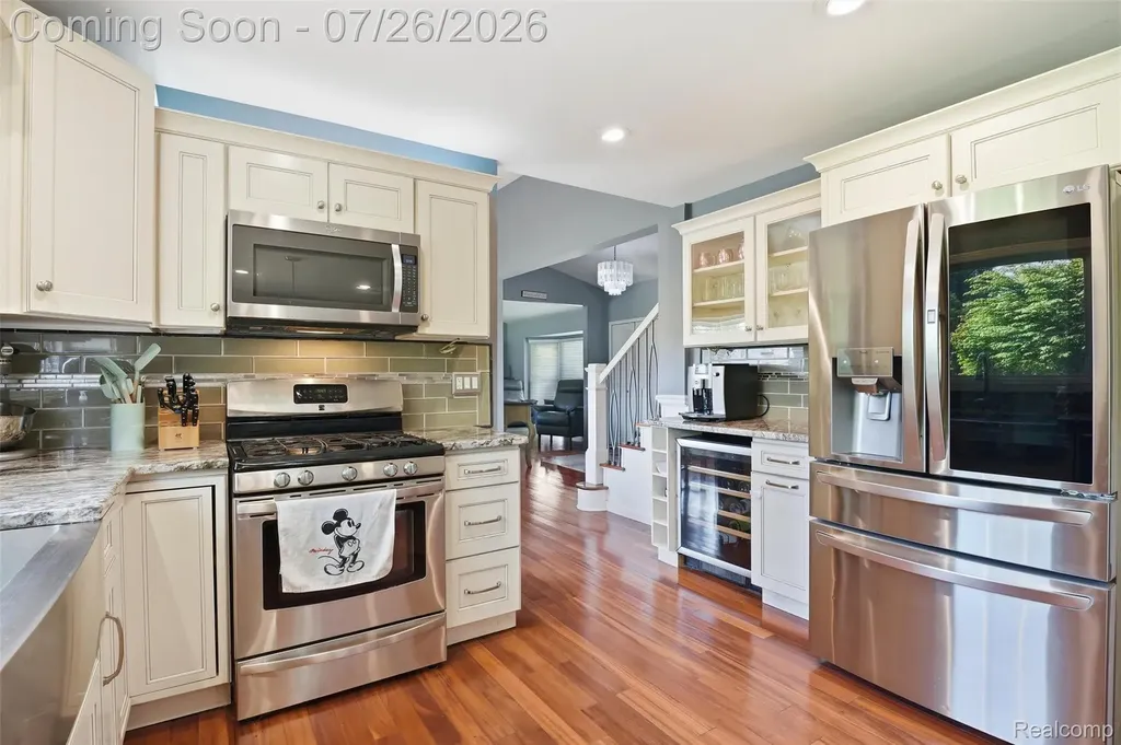 34678 Pembroke Avenue Livonia City MI 48152