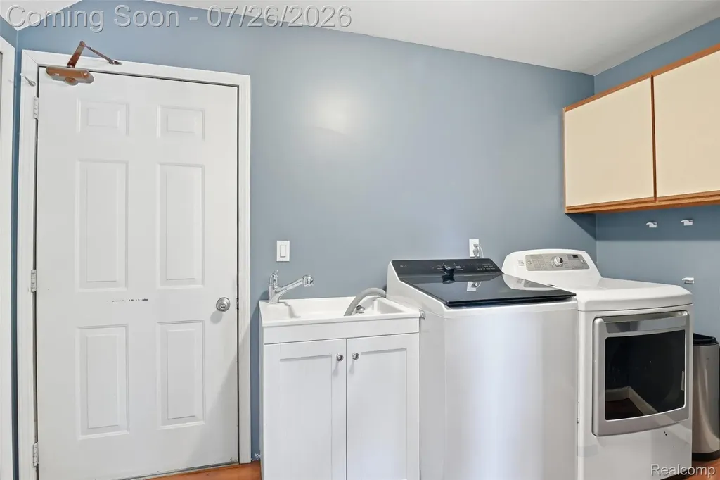 34678 Pembroke Avenue Livonia City MI 48152
