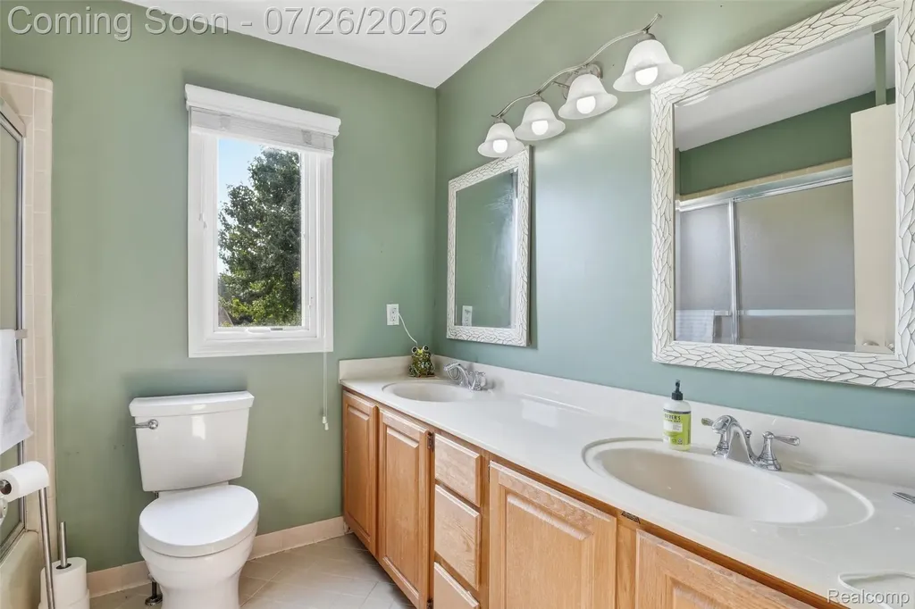 34678 Pembroke Avenue Livonia City MI 48152