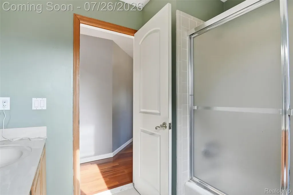 34678 Pembroke Avenue Livonia City MI 48152