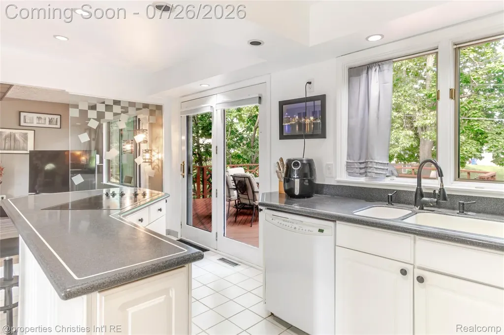1317 S Williams Lake Road Waterford Charter Township MI 48327
