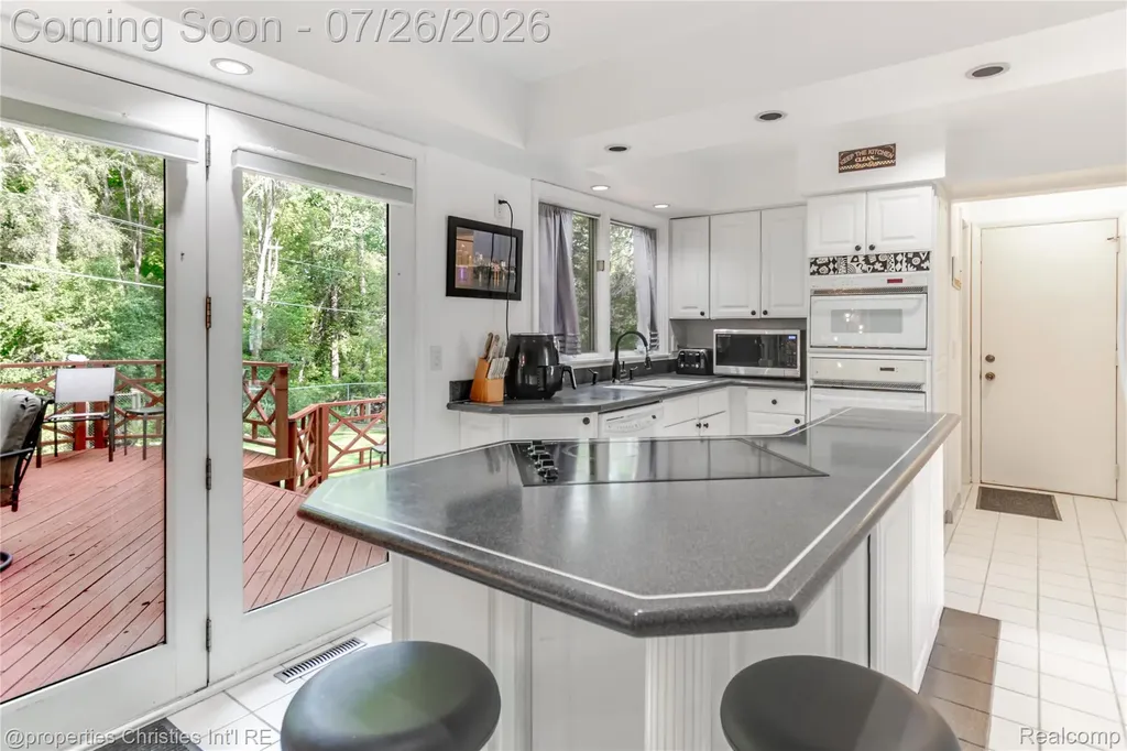 1317 S Williams Lake Road Waterford Charter Township MI 48327