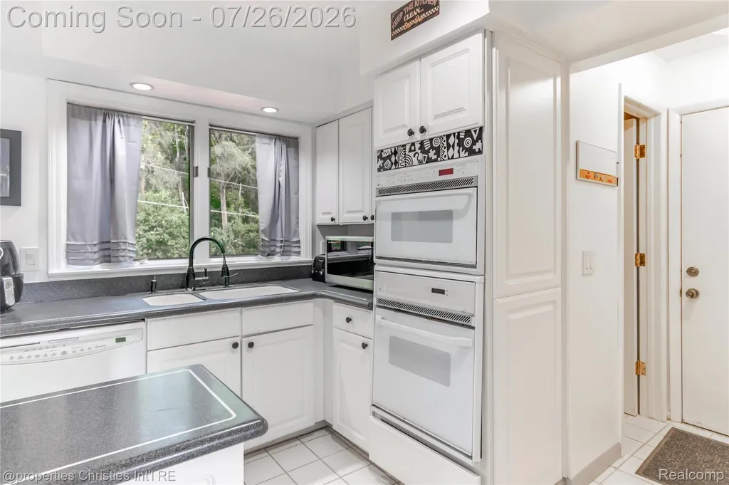 1317 S Williams Lake Road Waterford Charter Township MI 48327