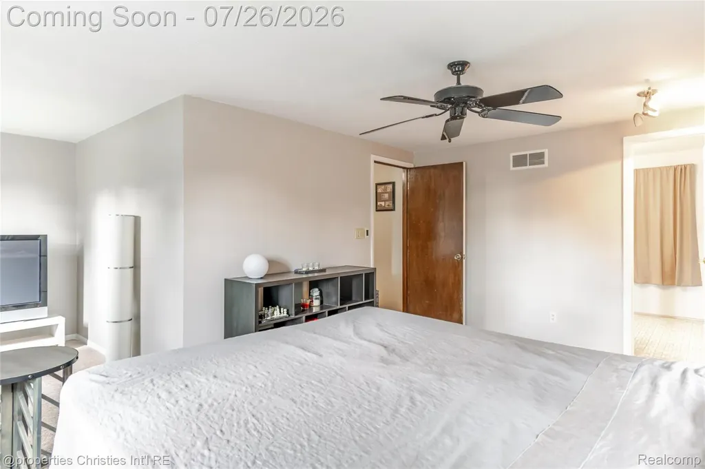1317 S Williams Lake Road Waterford Charter Township MI 48327