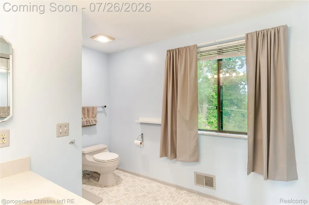 1317 S Williams Lake Road Waterford Charter Township MI 48327