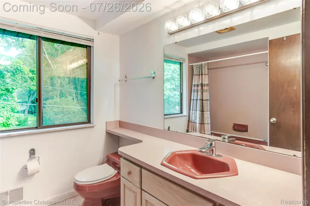 1317 S Williams Lake Road Waterford Charter Township MI 48327