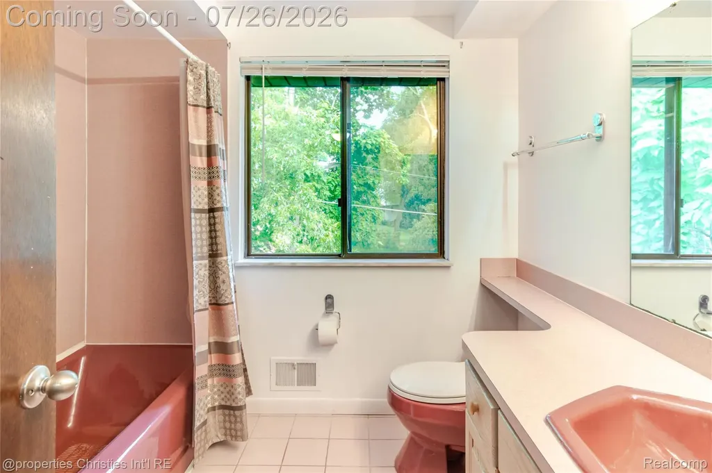 1317 S Williams Lake Road Waterford Charter Township MI 48327