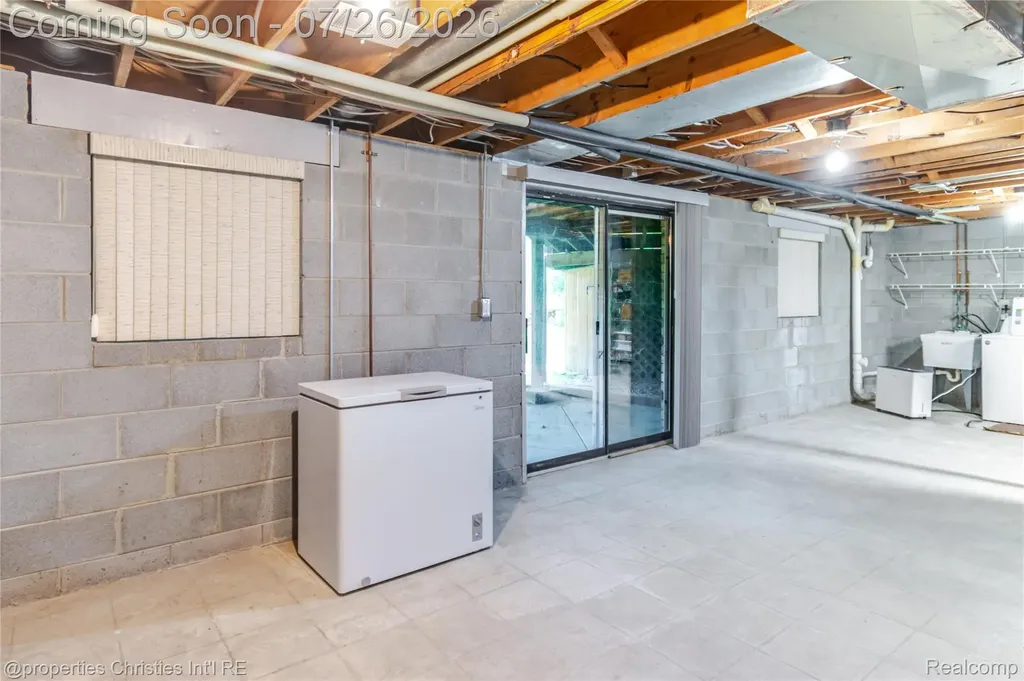 1317 S Williams Lake Road Waterford Charter Township MI 48327