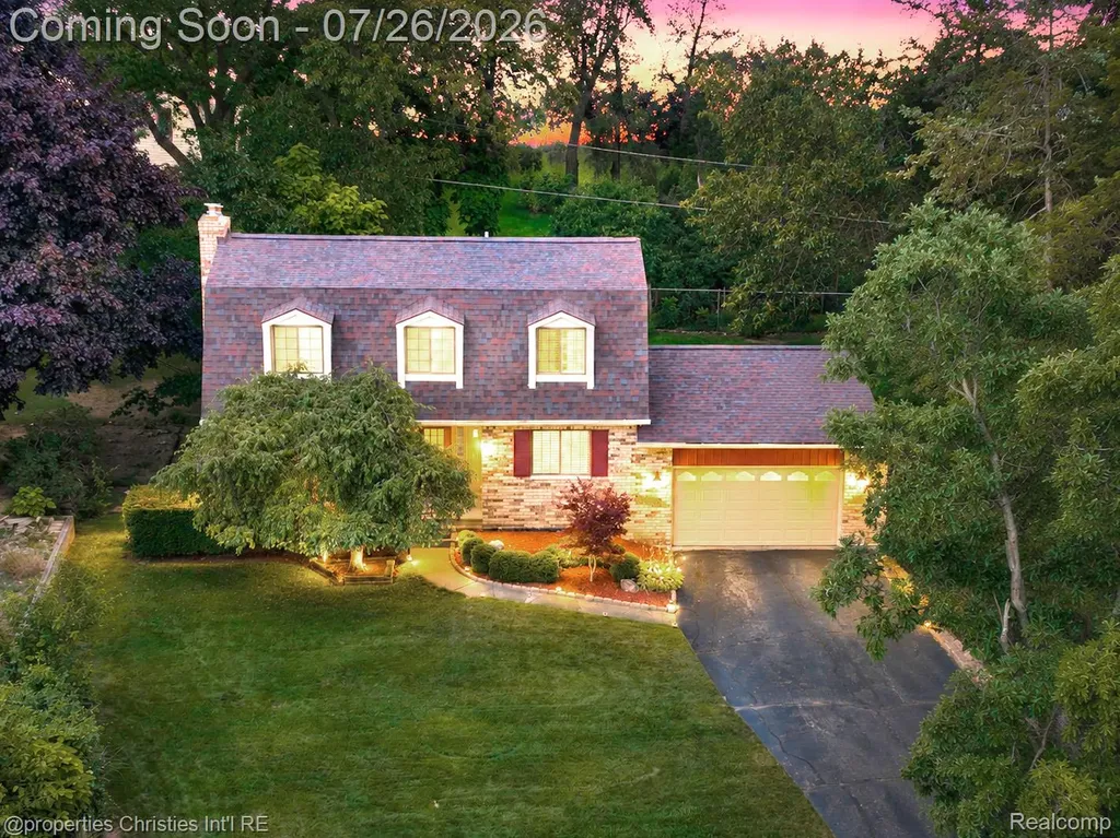 1317 S Williams Lake Road Waterford Charter Township MI 48327