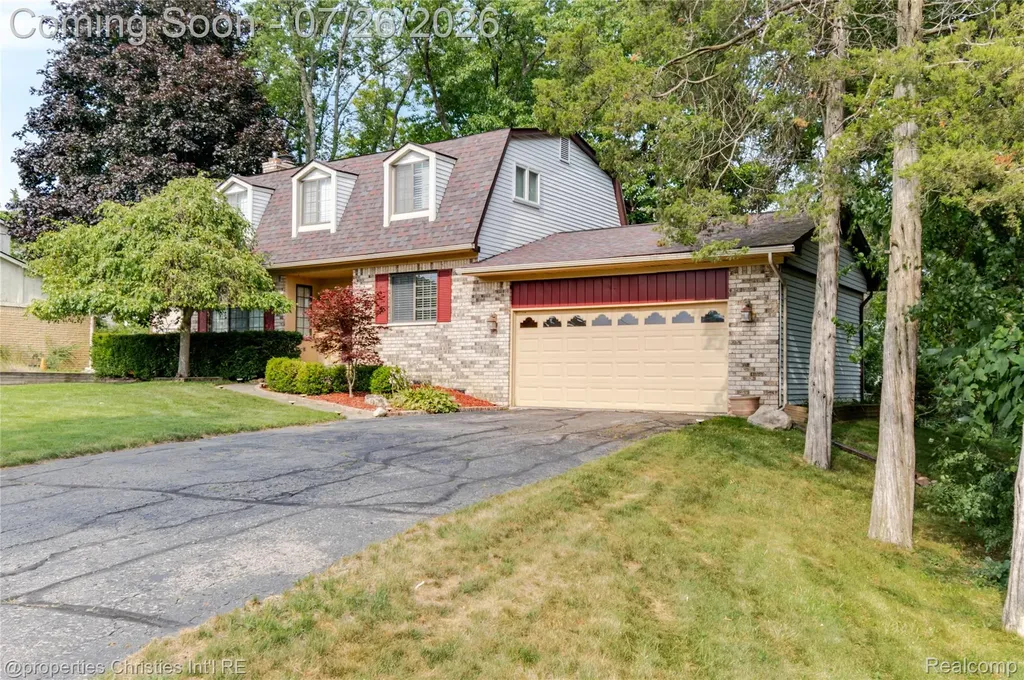 1317 S Williams Lake Road Waterford Charter Township MI 48327